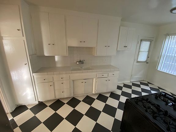 4th image of 1051 S Wooster St APT 1