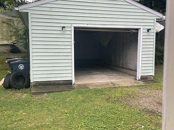 3rd image of 887 Kickapoo Ave