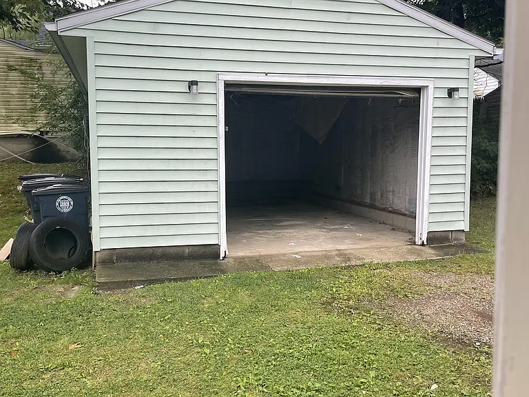 887 Kickapoo Ave — Photo 3