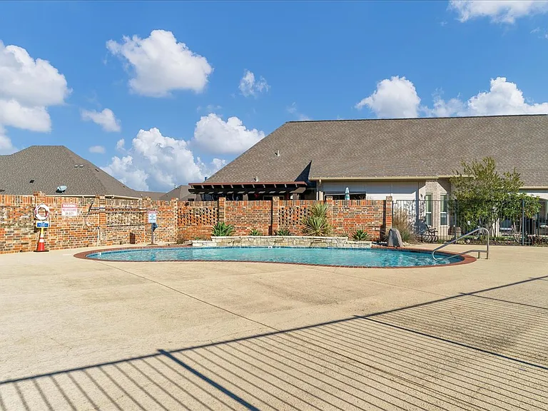 3300 Fountain Way — Photo 31