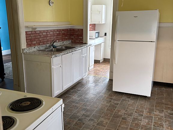 5th image of 21 Forest St #2