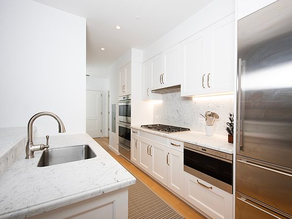 5th image of 225 E 19th St #100