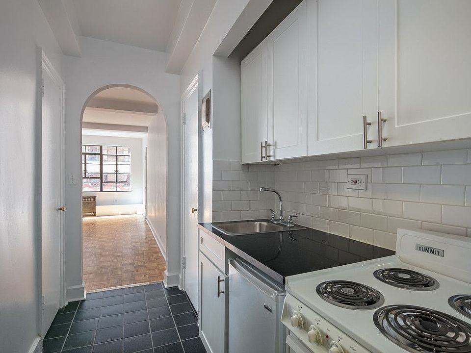 1st image of 307 E 44th St APT 1405