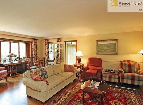 5th image of 1015 W 59th St