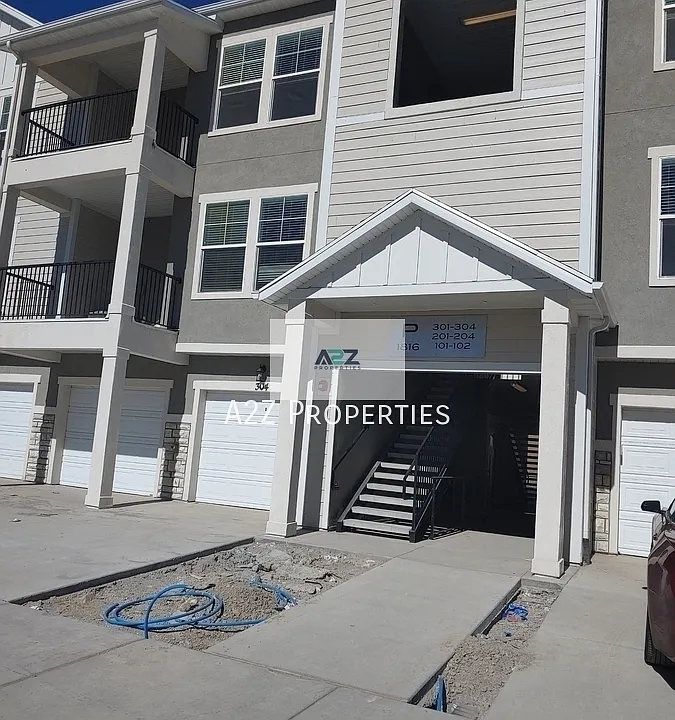 1816 W Eaglewood Dr #P303