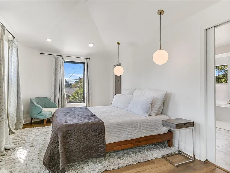 1300 Navasota St — Photo 15