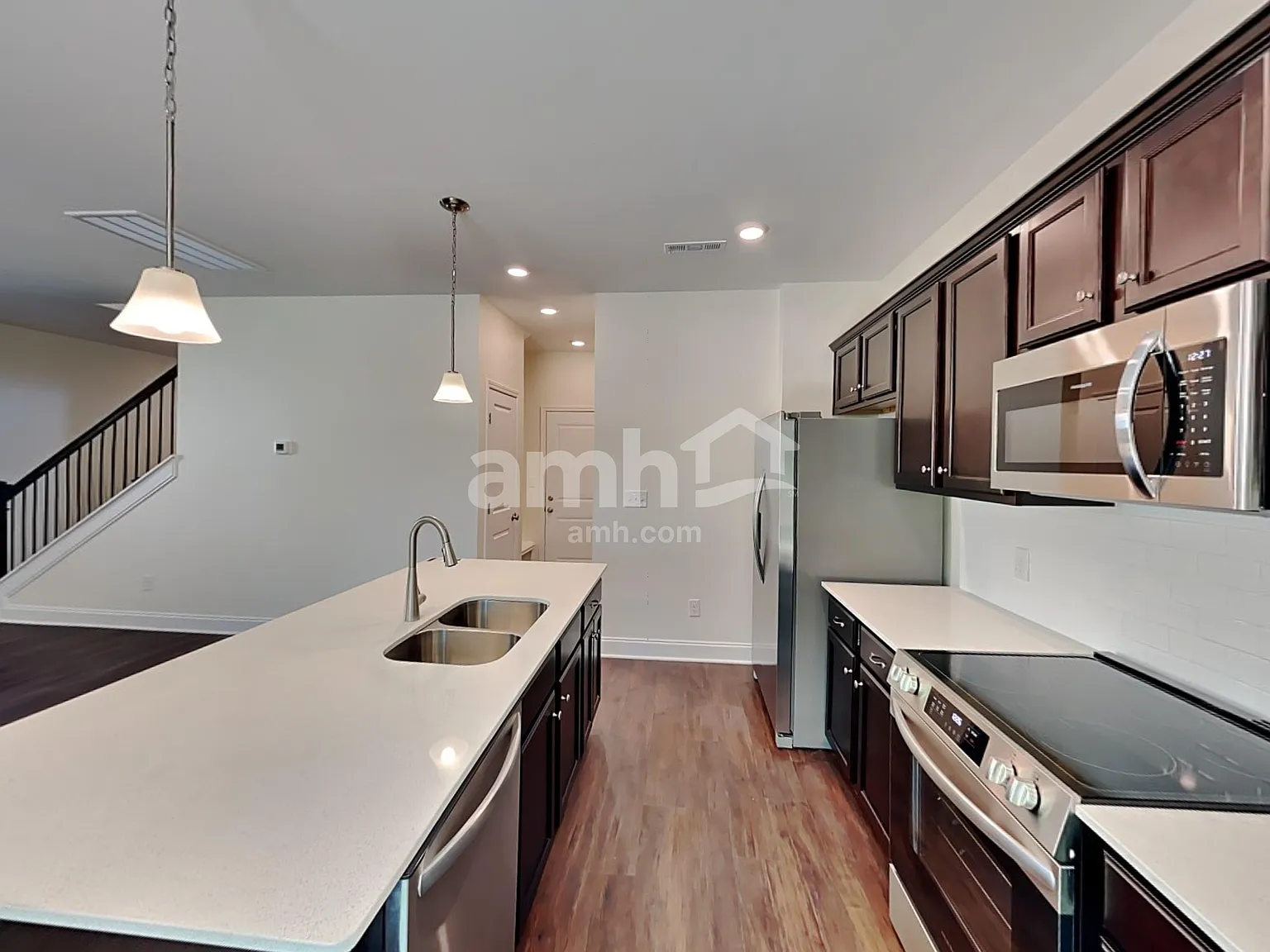 4 bed, 2.5 bath, 1977 sqft, $2,700 — Photo 4