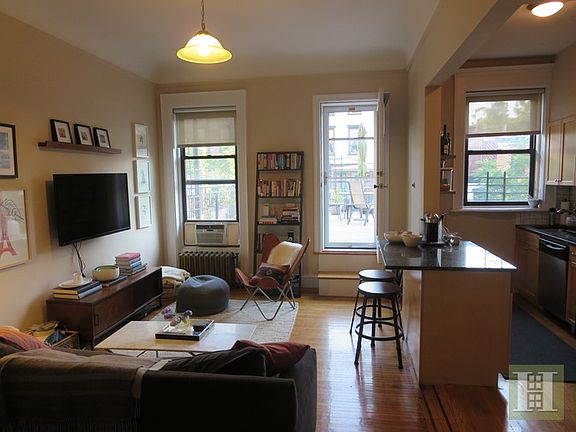 3rd image of 20 Montgomery Pl APT 3