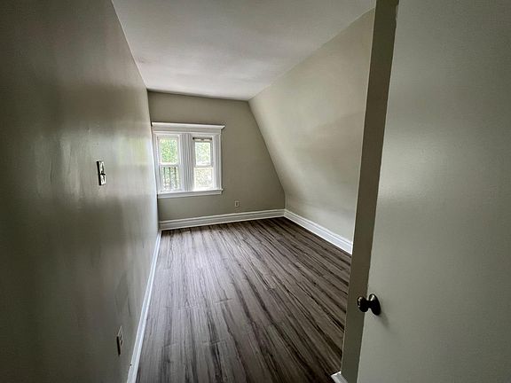 5th image of 301 S Clinton St Floor 3