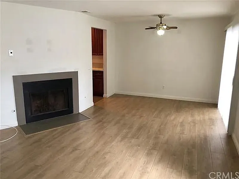 2 bed, 1.0 bath, 1302 sqft, $1,790 — Photo 2
