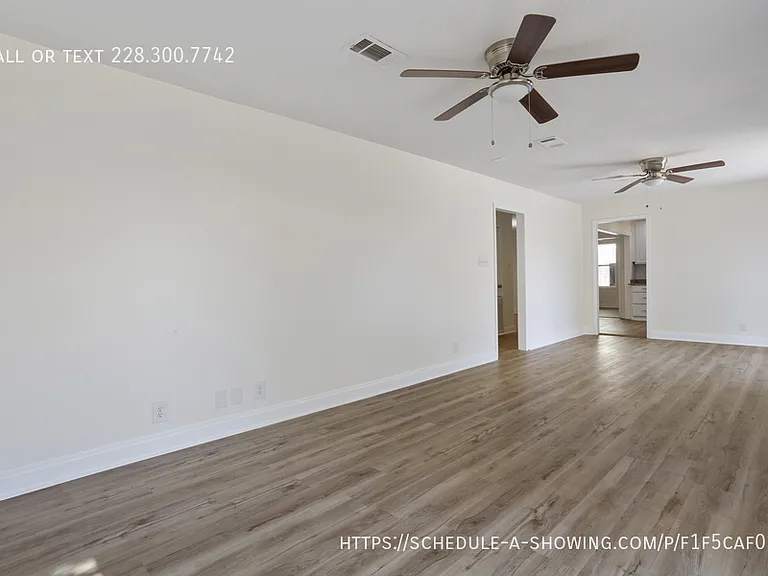 122 Carroll Ave — Photo 3