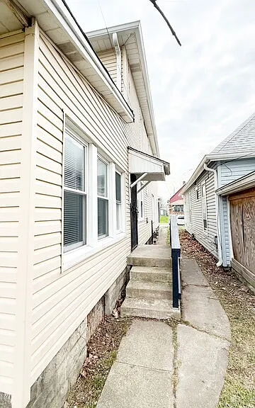 1344 N Dearborn St — Photo 2