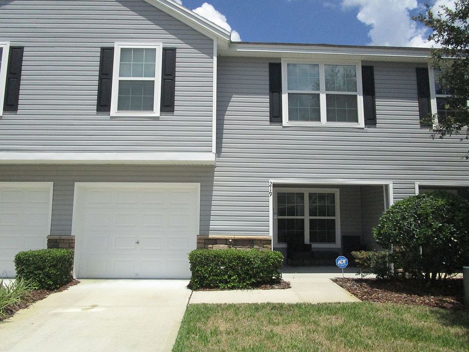 1st image of 219 Woodknoll Pl