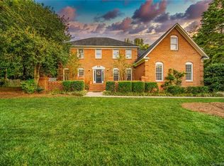 3513 Honeysuckle Dr, Matthews, NC 28104