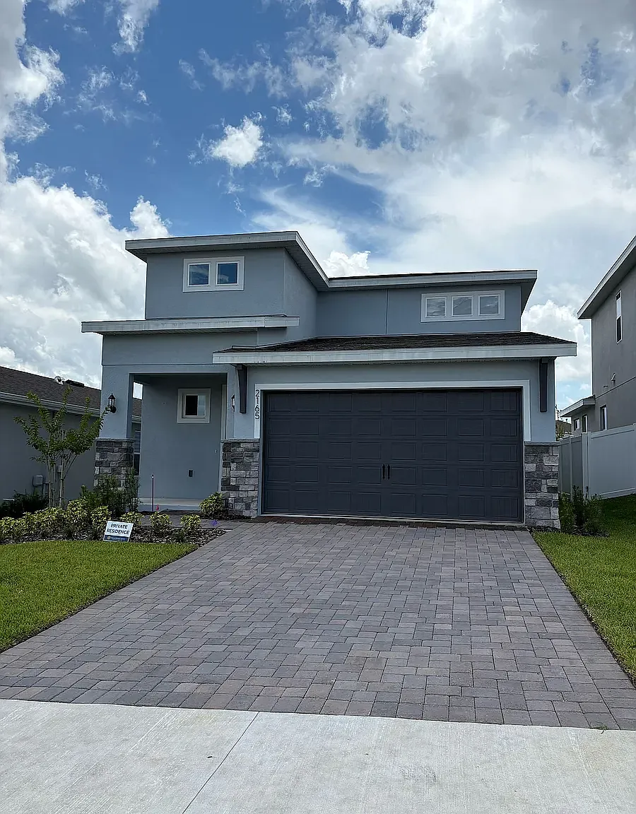 4 bed, 2.5 bath, 2100 sqft, $2,950 — Photo 1