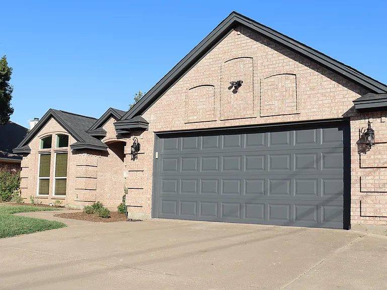 547 SW Rand Dr — Photo 2