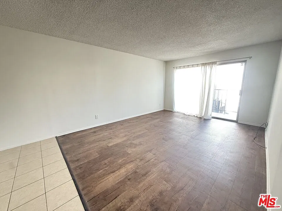 1 bed, 1.0 bath, 700 sqft, $2,300 — Photo 3