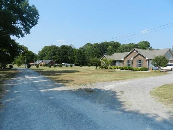 5th image of 104 Calvin Davis Ct