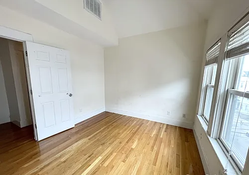 15 Sunset St #3 Photo 1