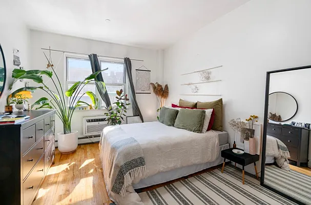 Rented by Real Street Inc | media 4
