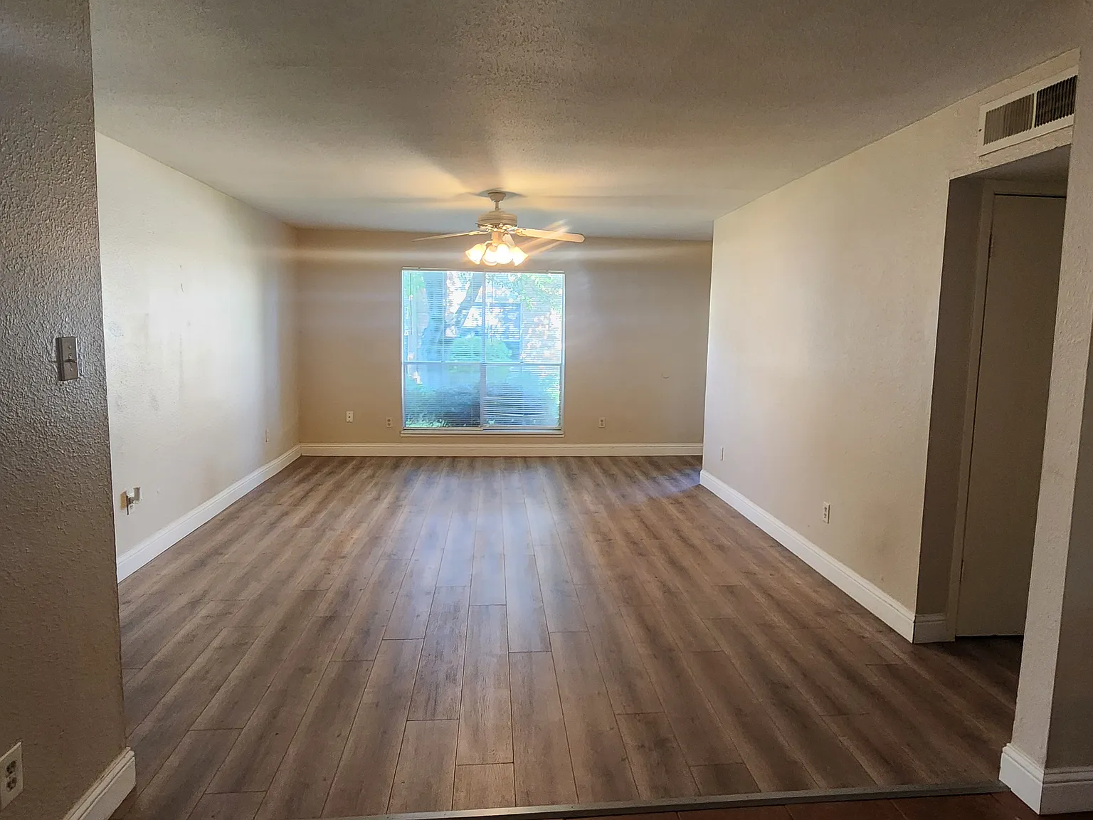 2 bed, 1.5 bath, 1121 sqft, $1,225 — Photo 3