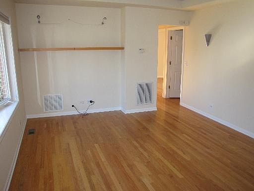 3rd image of 212 Grace St