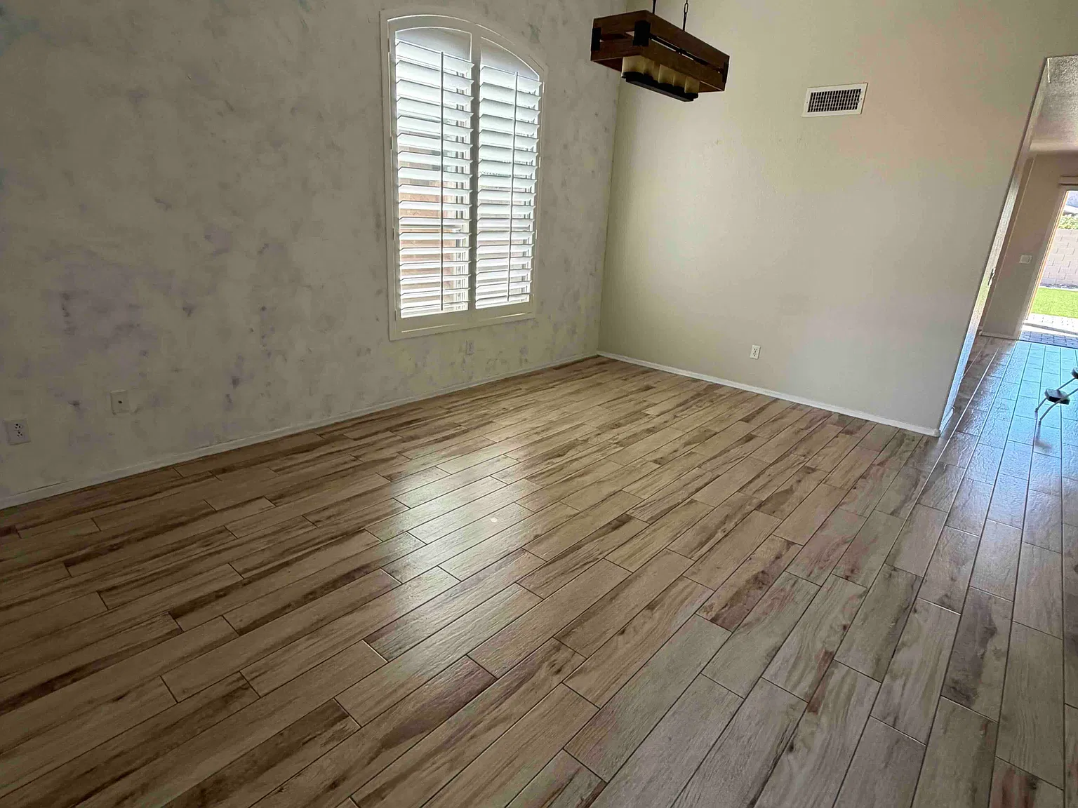 4 bed, 2.5 bath, 2041 sqft, $3,400 — Photo 1