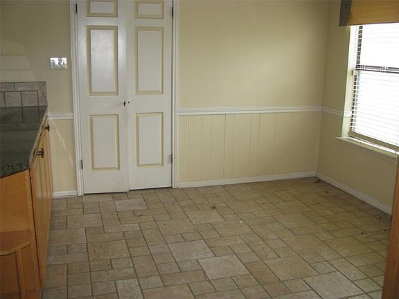 4th image of 3104 Louis Ave