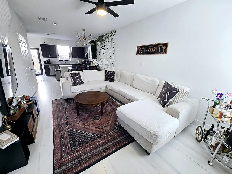 518 SW 19th Way #518 — Photo 1