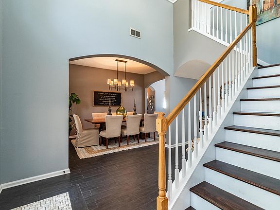 4th image of 804 Lapoma Way