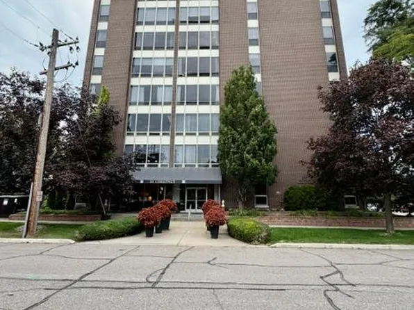 20 Chestnut St APT 602, Wyandotte, MI 48192