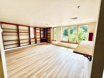 230 College St APT 12, Burlington, VT, 05401