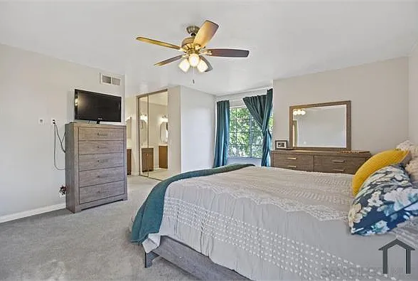 4 bed, $4,200 — Photo 4