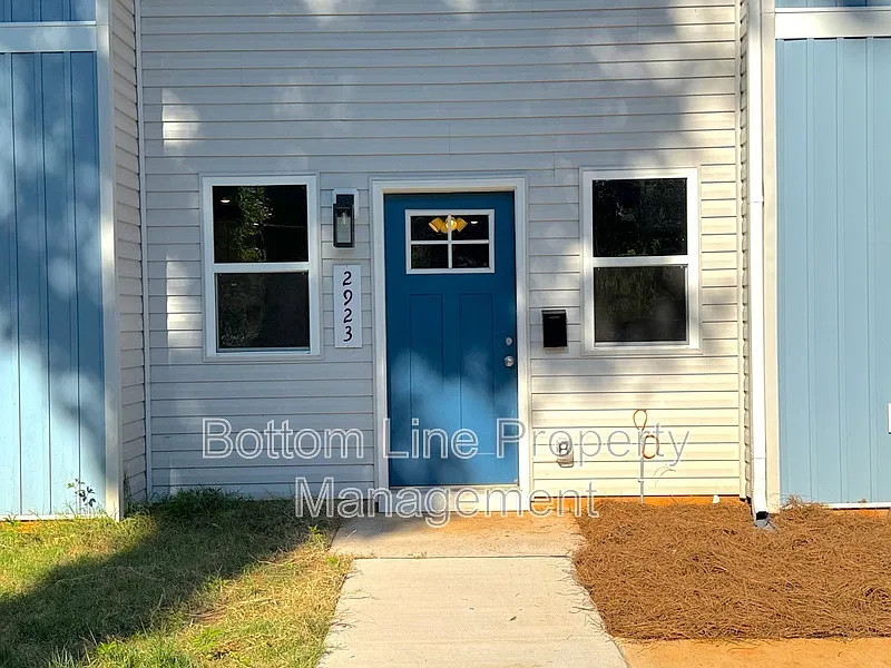 3 bed, 2.5 bath, 1729 sqft, $2,200 — Photo 2
