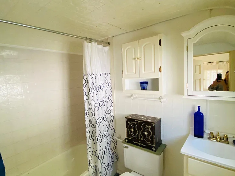 The First bedroom bathroom has an arched tiled ceiling!
