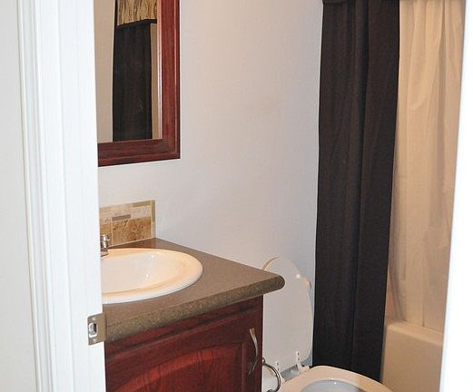 Side door/ Laudry room