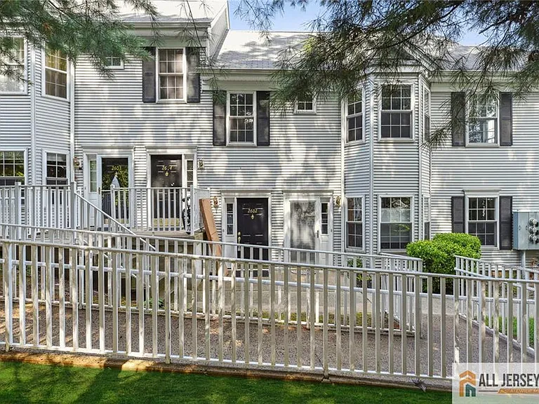 2602 Cypress Ln — Photo 4