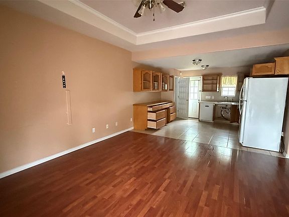 4th image of 102 Brookdale Cir