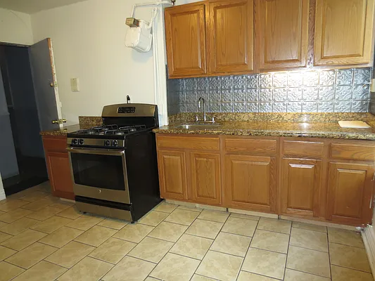 Rented by Block & Lot Real Estate | media 33