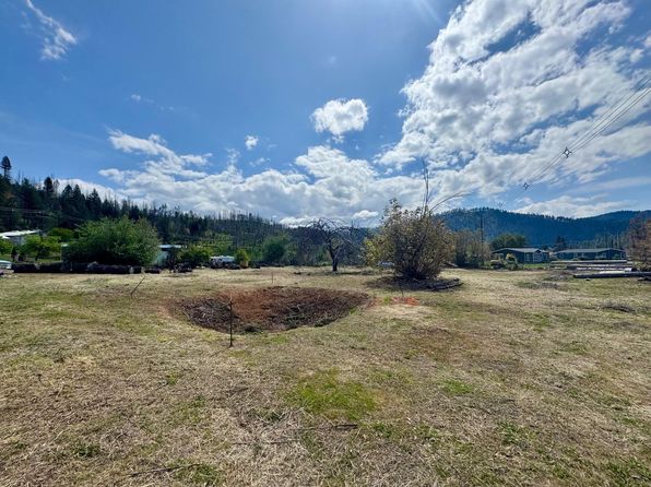 808 Indian Meadows Dr, Happy Camp, CA 96039