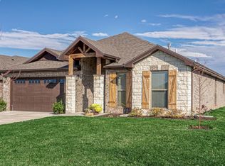 7522 Apache Rd, Shawnee, KS 66227