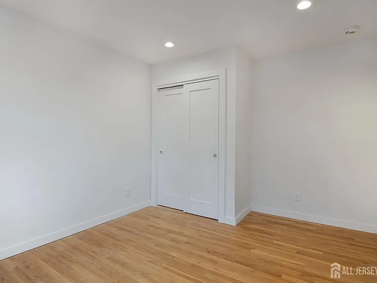 4 Morris Ave #2A — Photo 17