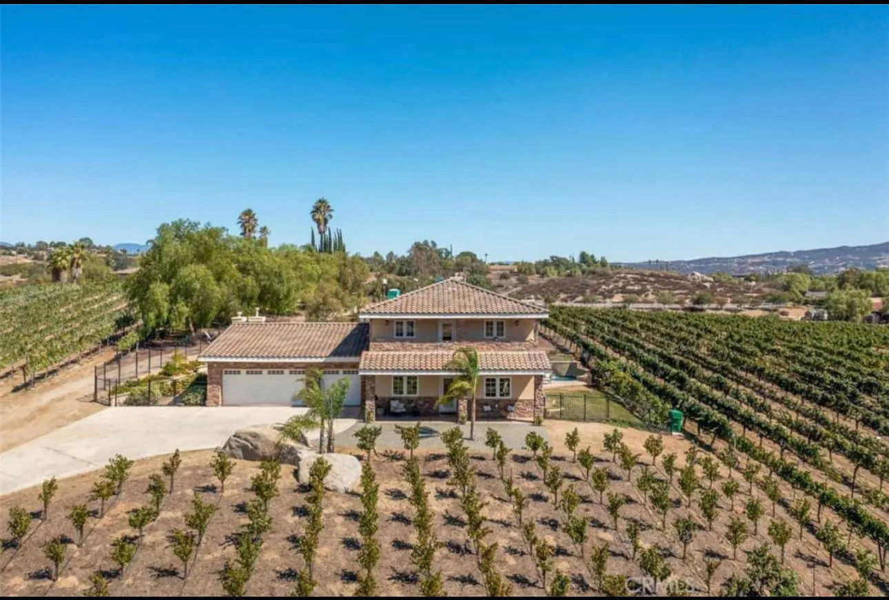 5 bed, 3115 sqft, $5,000 — Photo 1