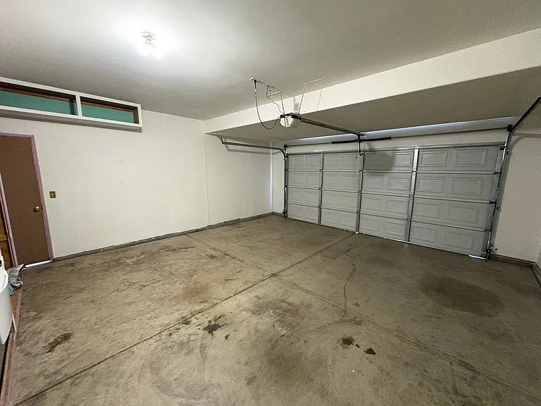 722 W James Ct — Photo 37
