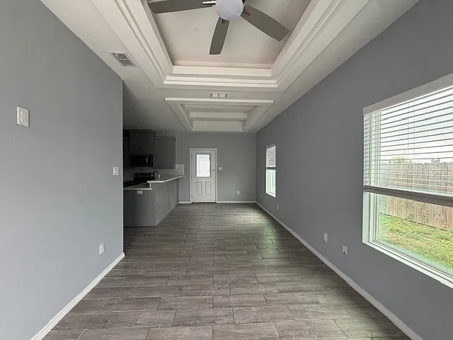 413 East Acacia Street - 2 — Photo 4