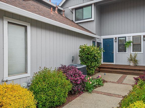 3rd image of 450 Creekside Ln