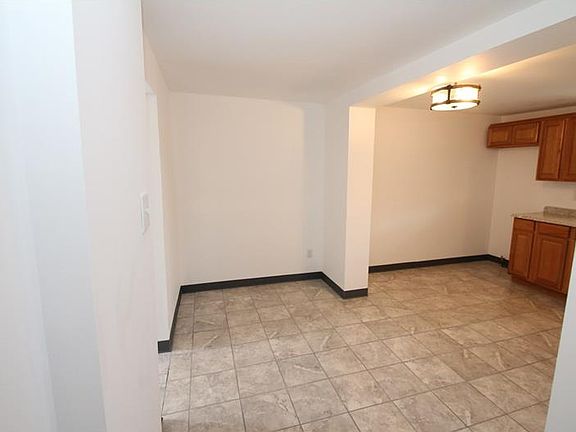 4th image of 230 Loyalhanna Ave