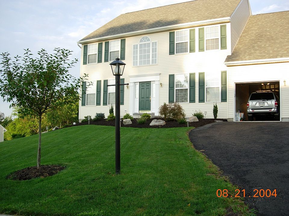 2nd image of 2868 Marietta Way