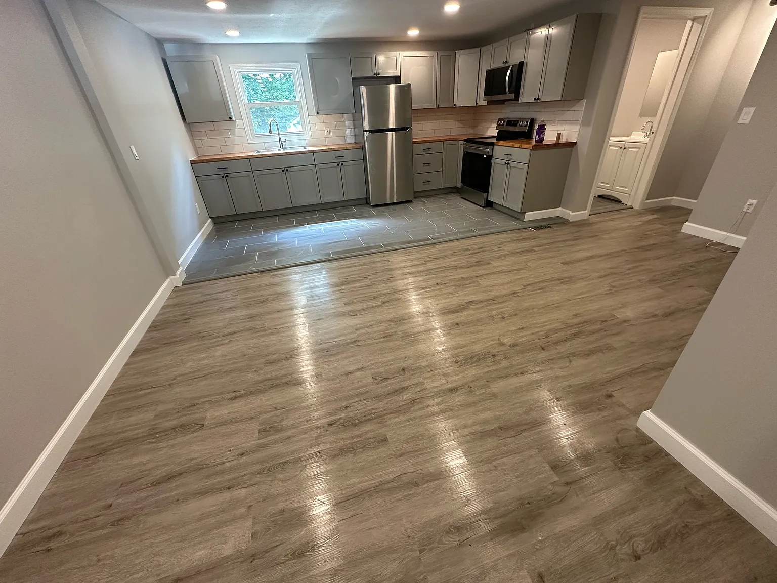 3 bed, 1.5 bath, 2100 sqft, $1,600 — Photo 2