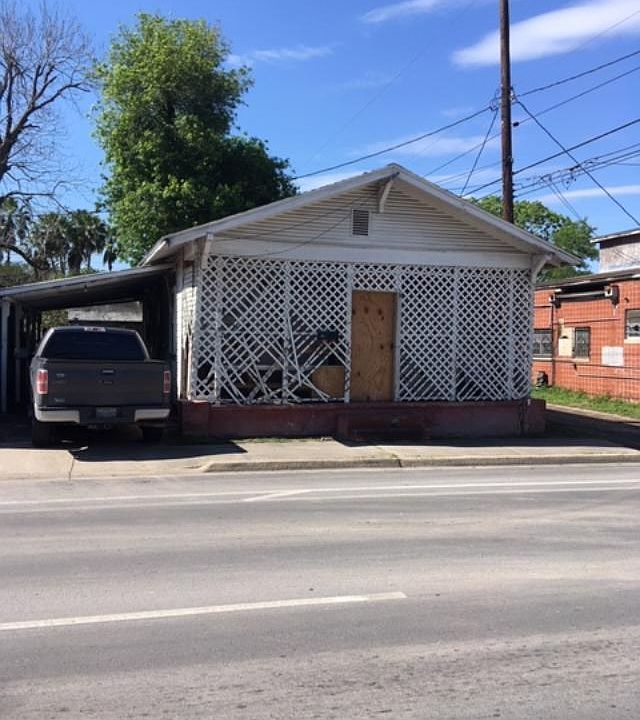 1st image of 621 E 6th St